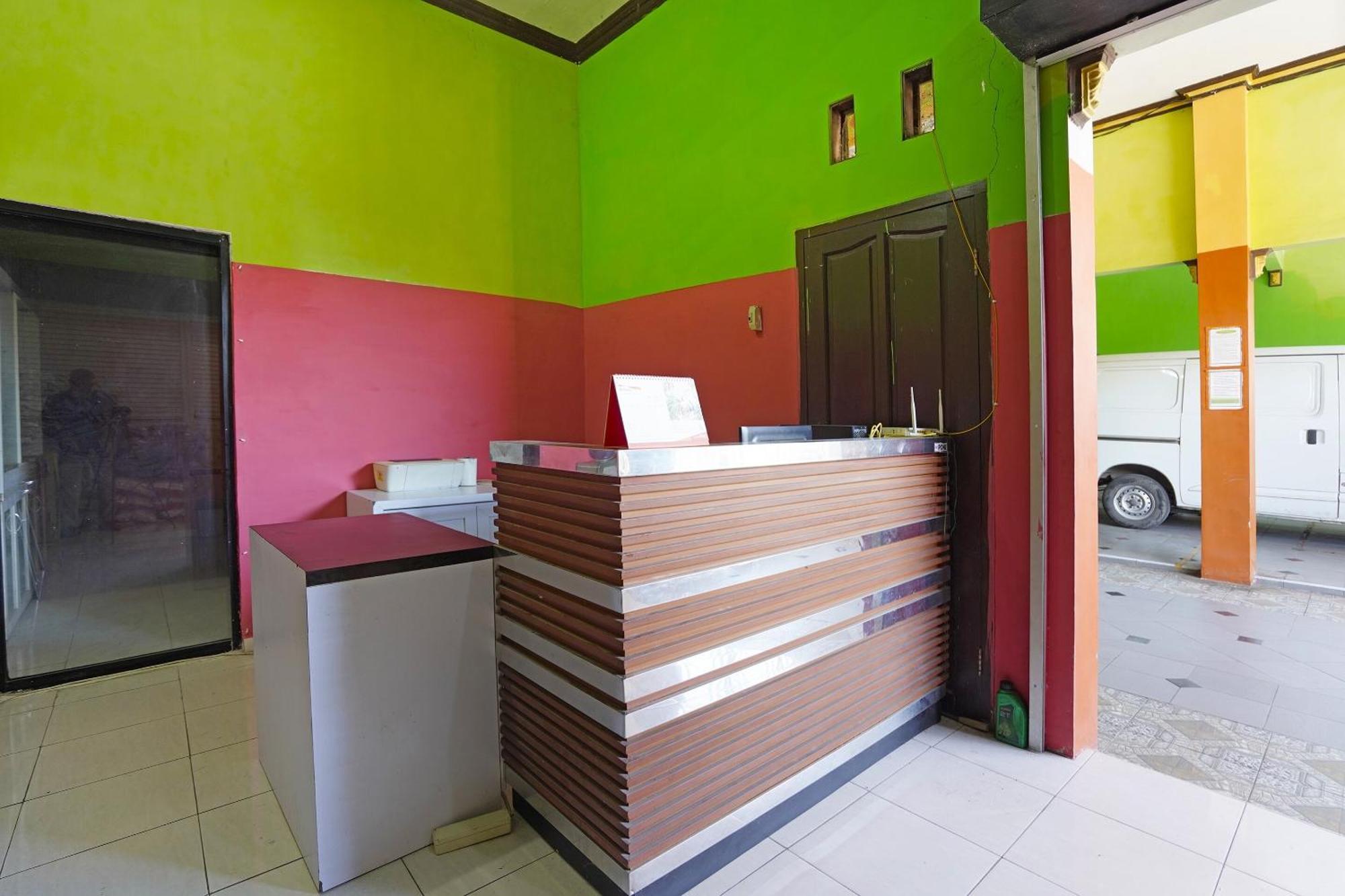 Oyo 91583 D'Cost Green Syariah Brebek エクステリア 写真
