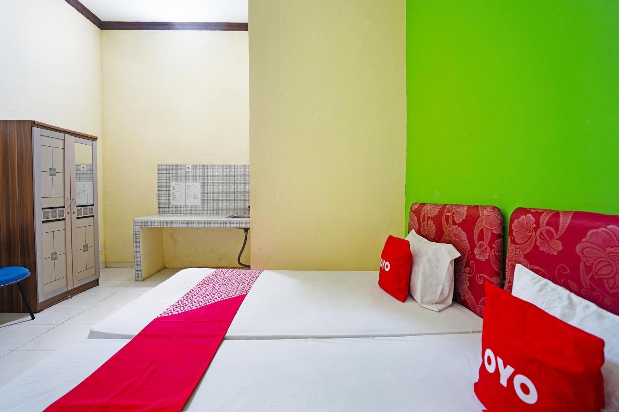 Oyo 91583 D'Cost Green Syariah Brebek エクステリア 写真