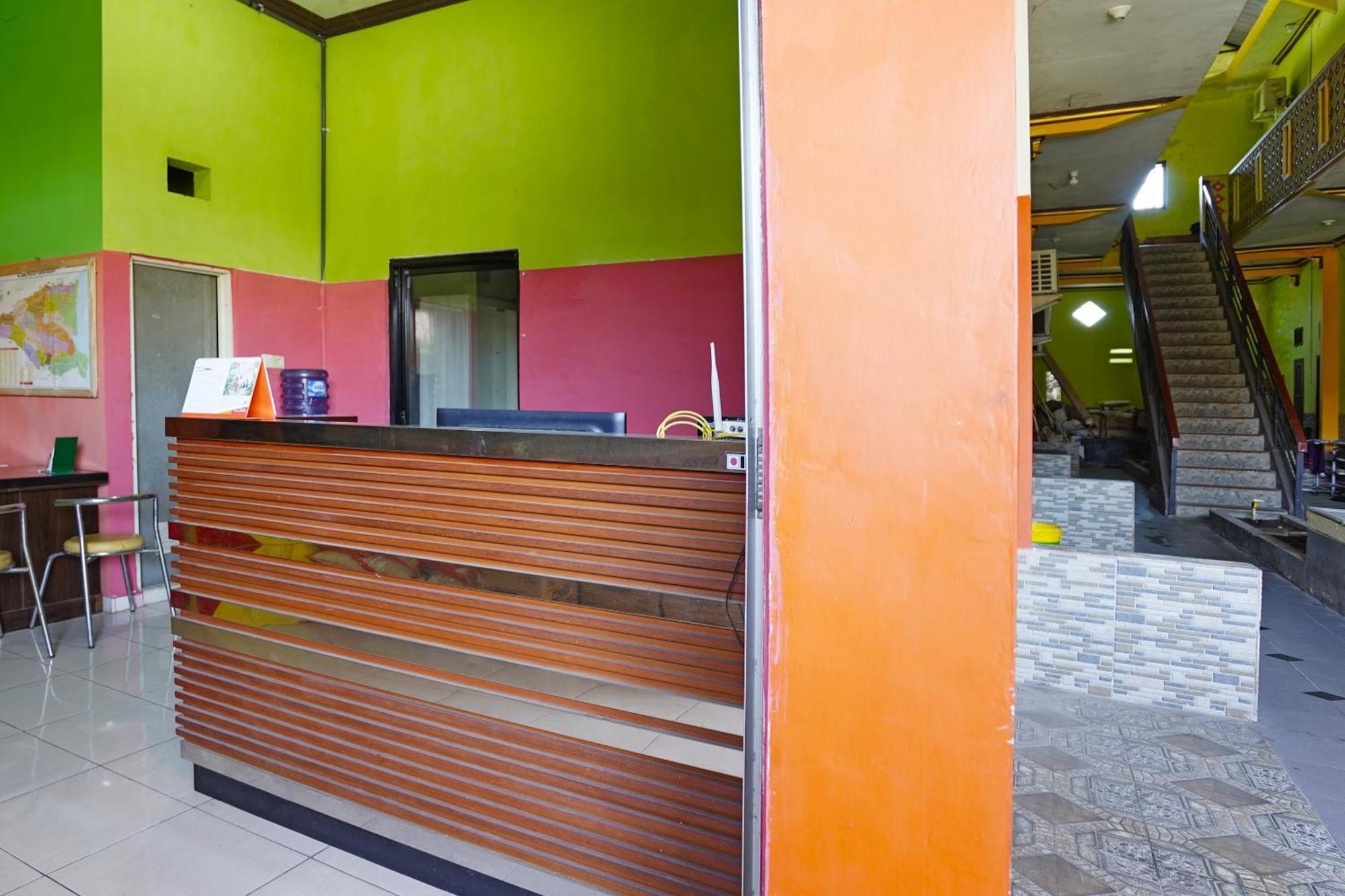 Oyo 91583 D'Cost Green Syariah Brebek エクステリア 写真